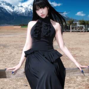 
muggle studio 'Witch' original design retro summer halter neck temperament waist-hugging lace long dress