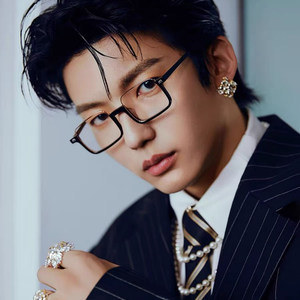 
Zi Yu's same retro lower half-frame glasses for myopic women can be equipped with prescription anti-blue light fashionable square large-frame eye frames