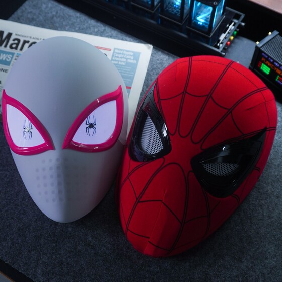 Lighting electric spider -man hood, eyes can move funny COS extraordinary masks Halloween boyfriend gift
