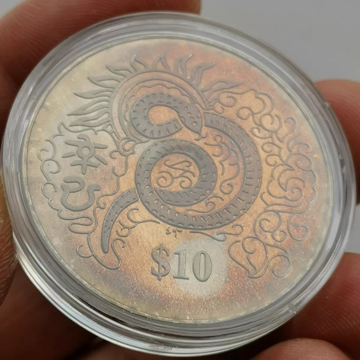 蛇年生肖40.7mm 新加坡2001年10元纪念币第二轮生肖铜镍硬币氧化