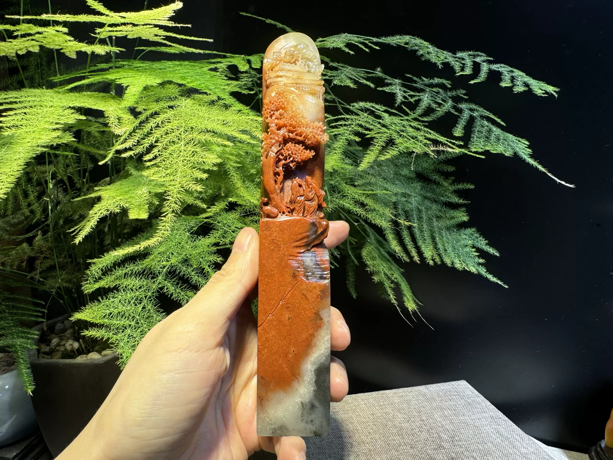 山水寿老人刻黄芙蓉石印材 在銘 専用台付き　古印材老印材　田黄 山水寿老人刻黄芙蓉石印材 在銘 専用台付き 古印材老印材