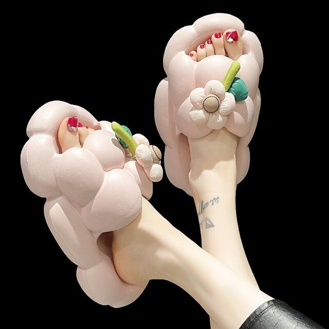 Thick-soled high-rise slippers for women in summer can wear sweet flowers and non-slip indoor home beach slippers