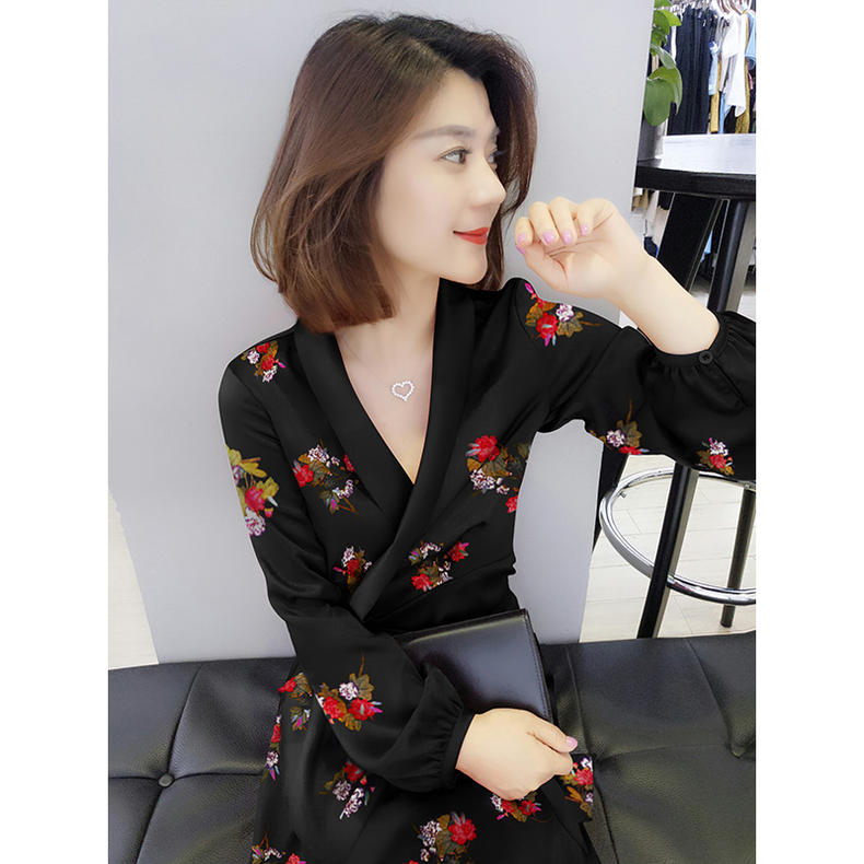 小个子穿v领连衣裙,上身性感又显高~