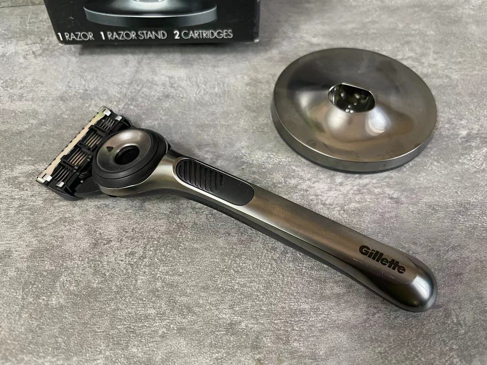 수입 질레트 랩스 시리즈 오로라 시리즈 5겹 수동 남성용 면도기에는 실리콘 커버가 함께 제공됩니다.