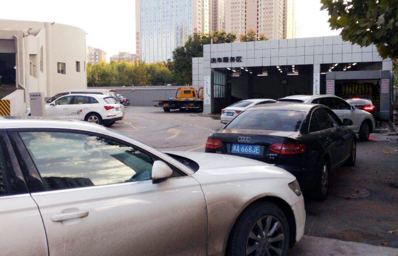 爱打扮(www.idaban.cn)，污渍见缝就钻，新车变旧车？教你几招解决1