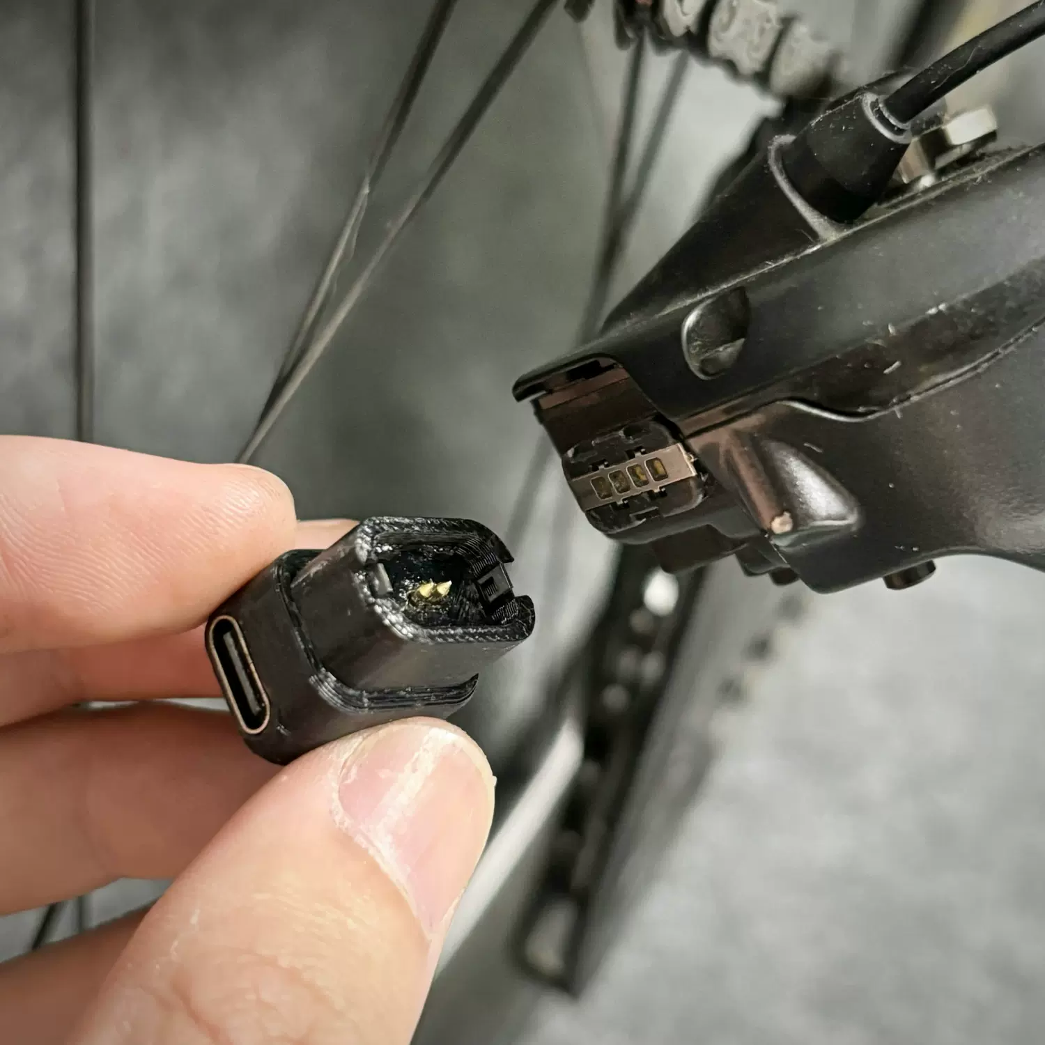 SHIMANO 11速Di2 11速用充電コード SHIMANO 11速Di2 11速用充電コード