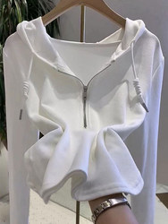 European Style White Base Shirt for Women, Spring and Autumn Style, Winter Niche Design, Hooded Short Long-Sleeve T-Shirt Top