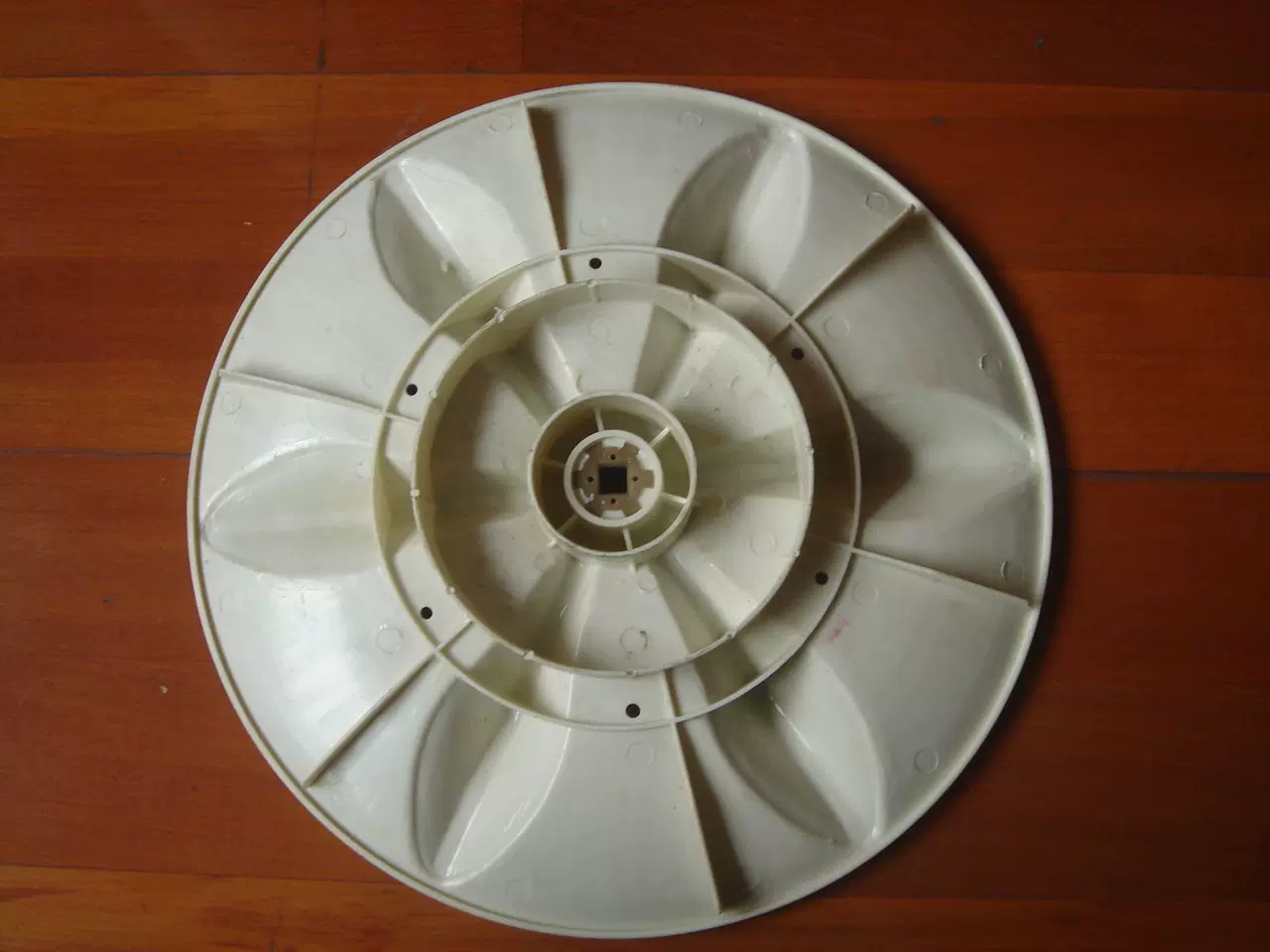 金鱼洗衣机波轮/方轴,直径300mm