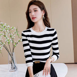 
Designed striped age-reducing knitted top for women with long sleeves and 2026 autumn and winter short slim-fitting bottoming sweater