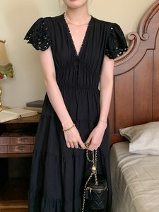 法式洋气度假风V领蕾丝拼接小飞袖高腰拼接中长款A字连衣裙