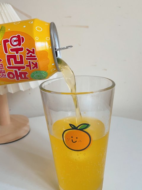 Zero-fat plum-flavored pear-flavored sparkling water lime tea Jeju ...