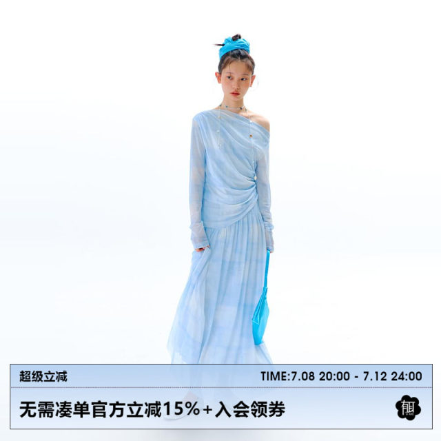 Original design with ears uare, dream ripples, blue dyed printed collar, off-shoulder T-shirt skirt suit