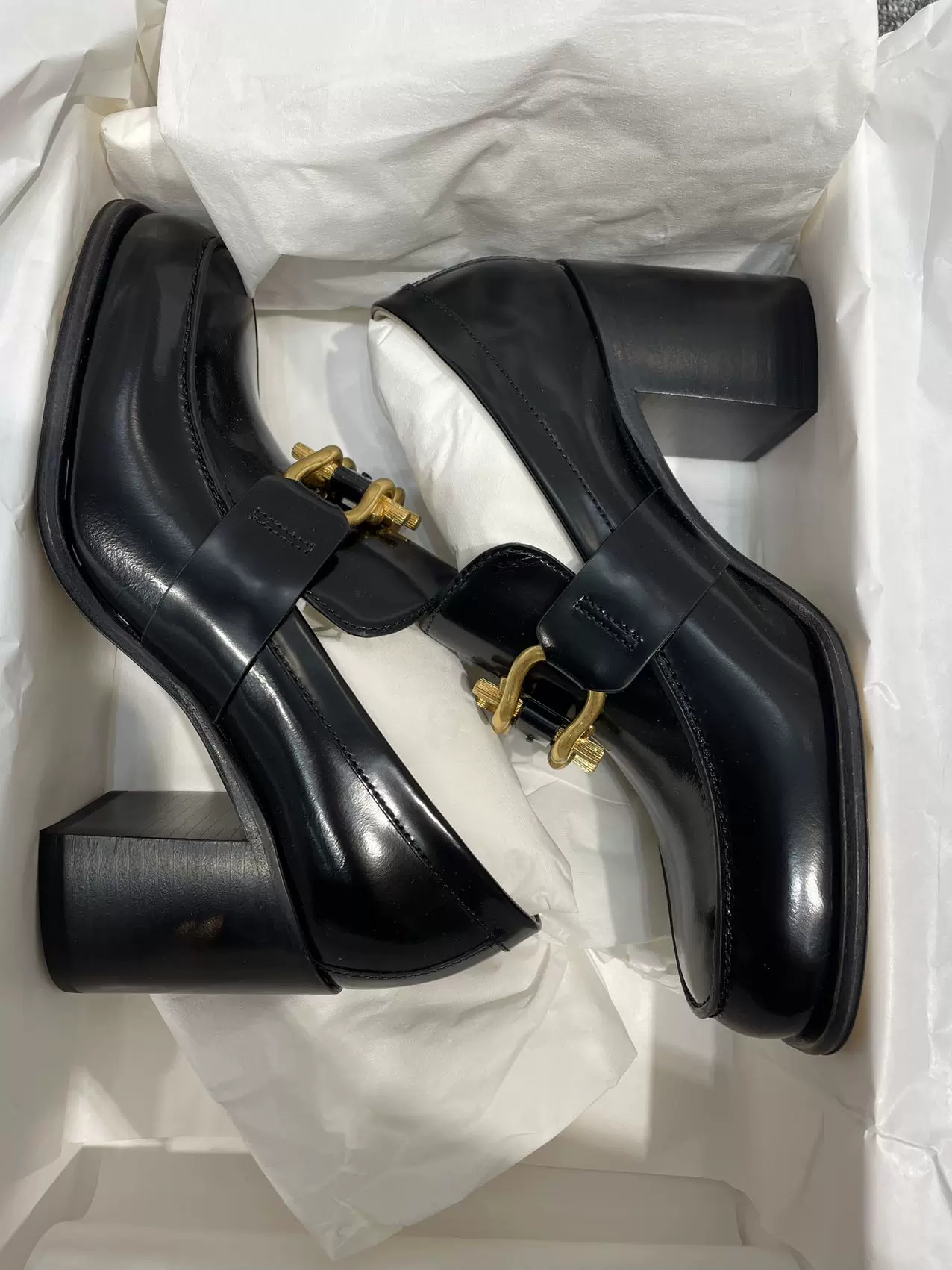 罐头名品 bottega veneta 黑色锁扣7cm高跟鞋 754301v2jb01000