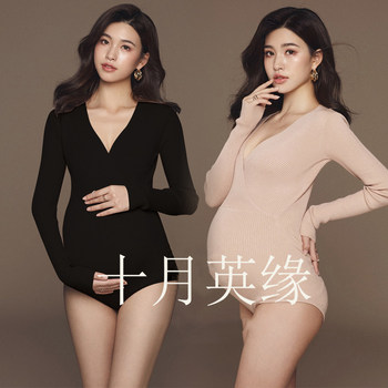 Cute and sexy outfits for maternity photo shoots