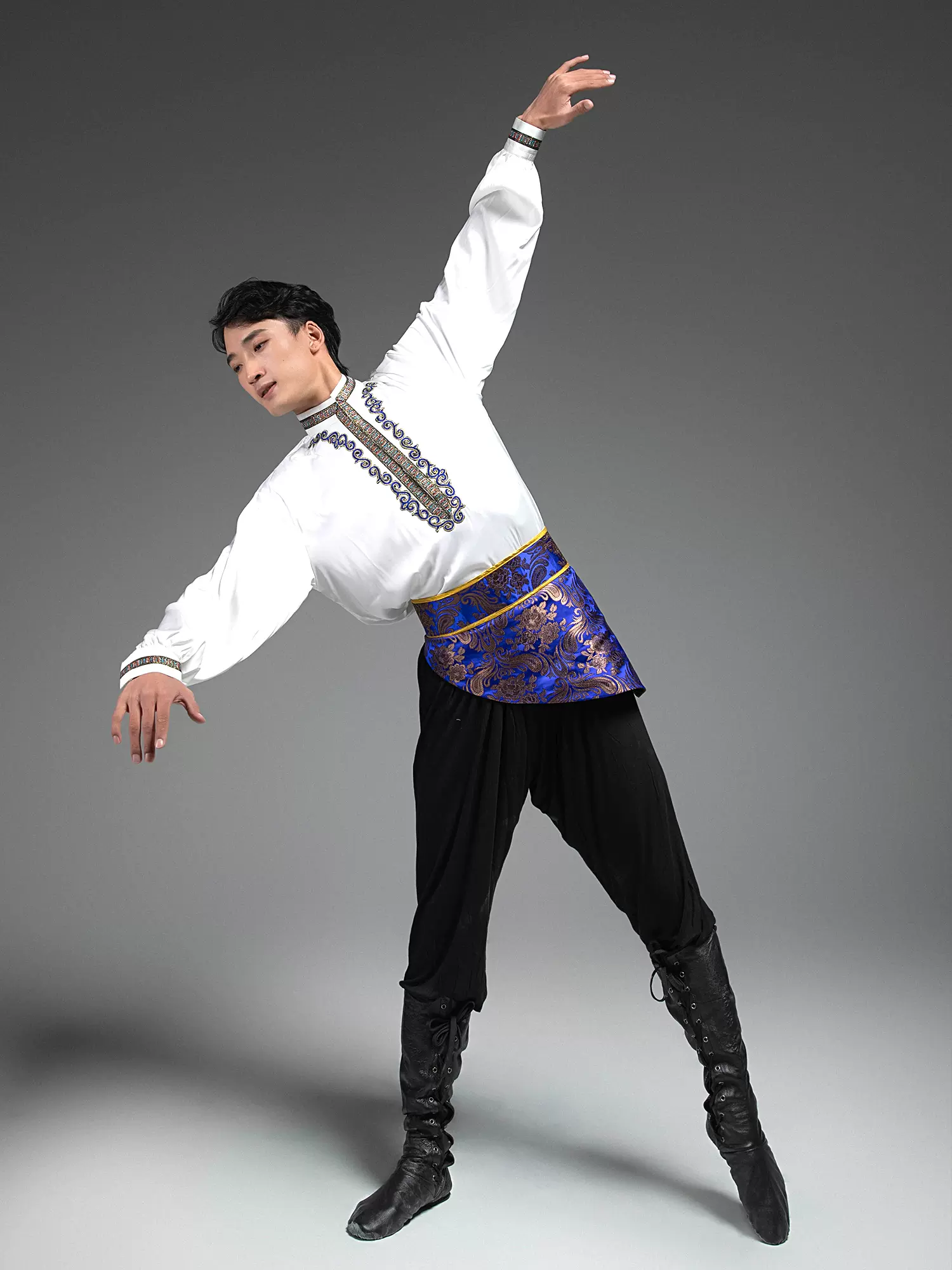 舞依恋2024新款维族服装舞蹈服装演出服男练功练习服艺考服装定制