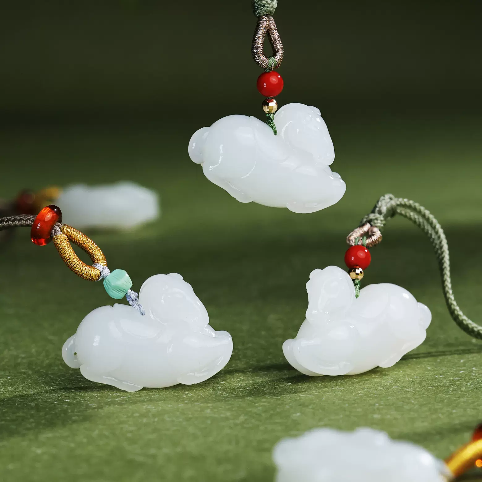 和田玉 羊脂 白玉 鼻煙壺 彫刻 馬 猿 軟玉 ネフライト 古翡翠 アンティーク 和田玉 羊脂 白玉 鼻煙壺 彫刻 馬 猿 軟玉 ネフライト 古翡翠