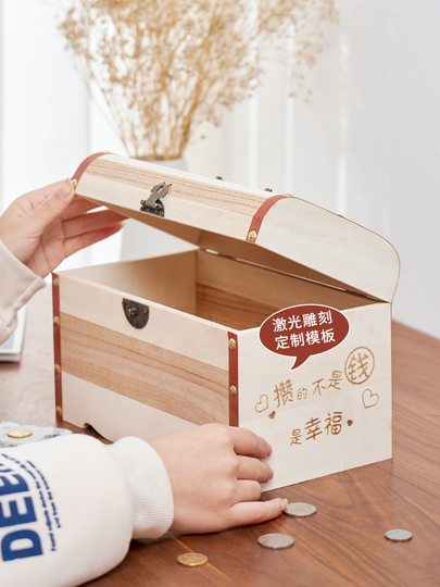 ドイツ製手描きウェディング木製教会型の貯金箱 ドイツ製手描きウェディング木製教会型の貯金箱