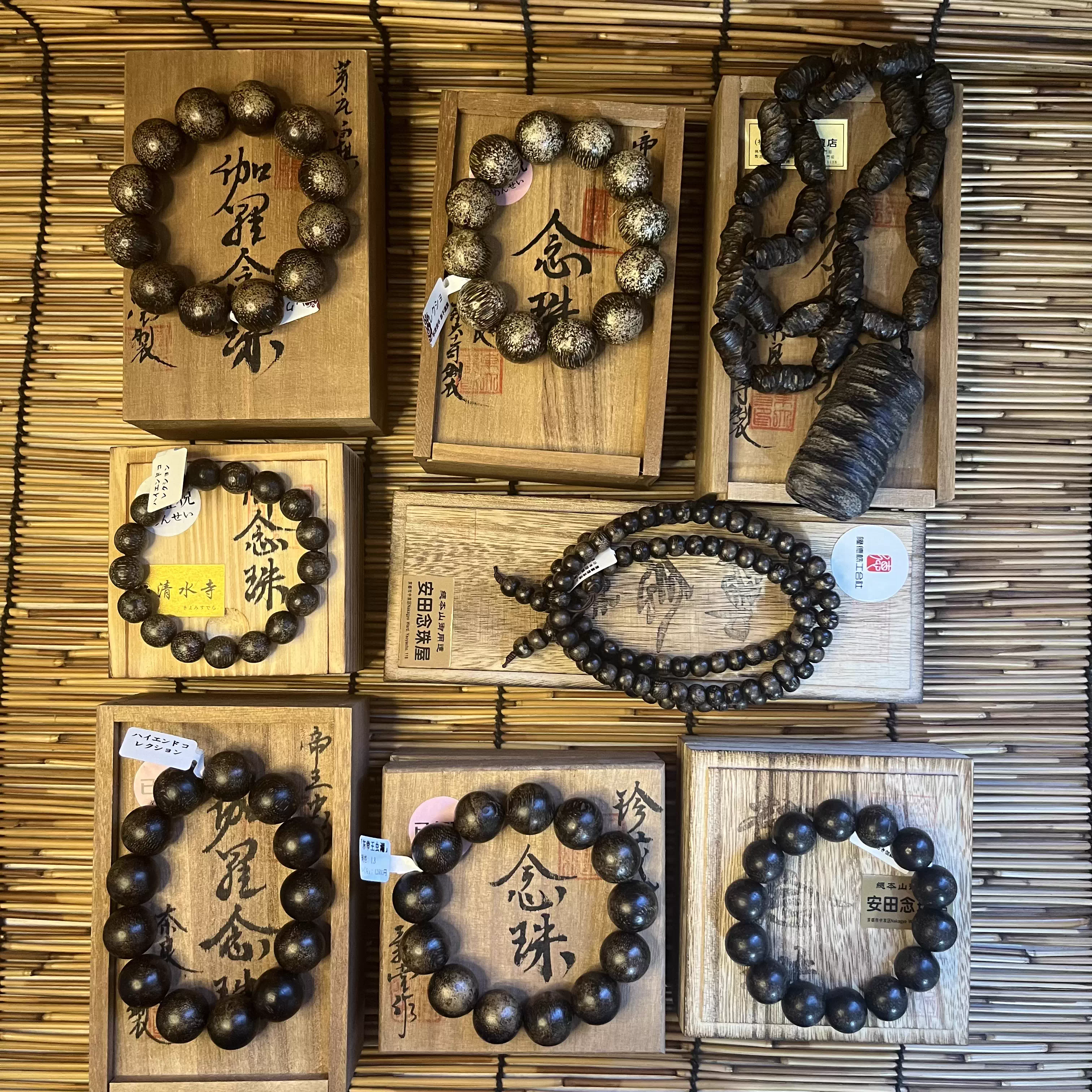 新製品のニャチャン飴結老料沈香手串 新製品のニャチャン飴結老料沈香