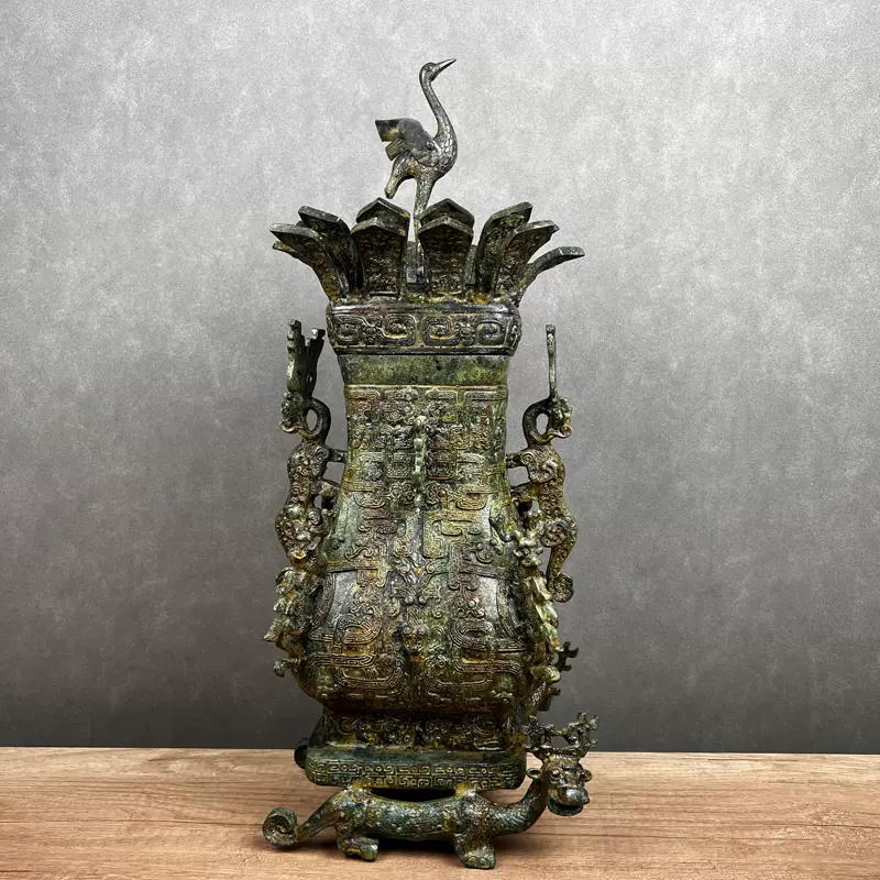 中国古美術・旧蔵の磁器・四羊方尊・16x18cm・書道具・案頭・置物・文房具 中国古美術・旧蔵の磁器・四羊方尊・16x18cm・書道具・案頭