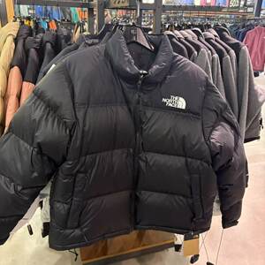 
YY purchases North Face Lady's 1996 Retro Nuptse 700 Puff Goose Down Classic Counter Style Down Jacket