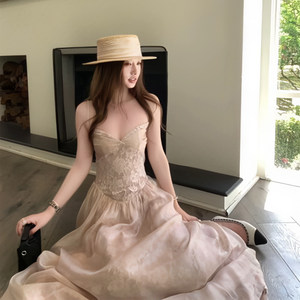 
Ready in stock! 'Embossed Lace' rose lace jacquard pinch waist slimming A-line suspender long skirt for women 2026 dress