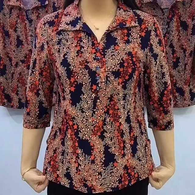 2025 spring and summer new style middle-aged and elderly mothers' outfits are high-end loose large size retro slimming and slimming meat-covering top