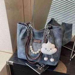 High-End Versatile Single-Shoulder Niche Design Bag for Women, New Fashionable Casual Popular Large-Capacity Commuter Tote Bag