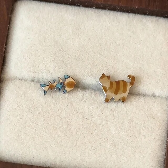 
Become your kitten ~ Cute cat fish earrings for women, retro asymmetric niche design high-end earrings