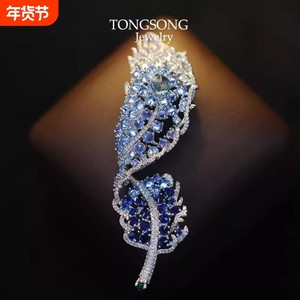 
High-end luxury micro-inlaid flash diamond feather brooch new product heavy industry temperament coat women's suit accessories dinner bra