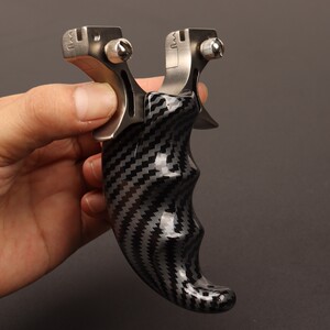 
Slingshot carbon fiber grip stainless steel bow head lock powerful phoenix precision slingshot ergonomic design