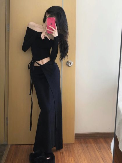 Black Pure Desire French One Shoulder Long sleeved Knitted T-shirt with High Waist Strap Temperament Half length Dress Two Piece Set