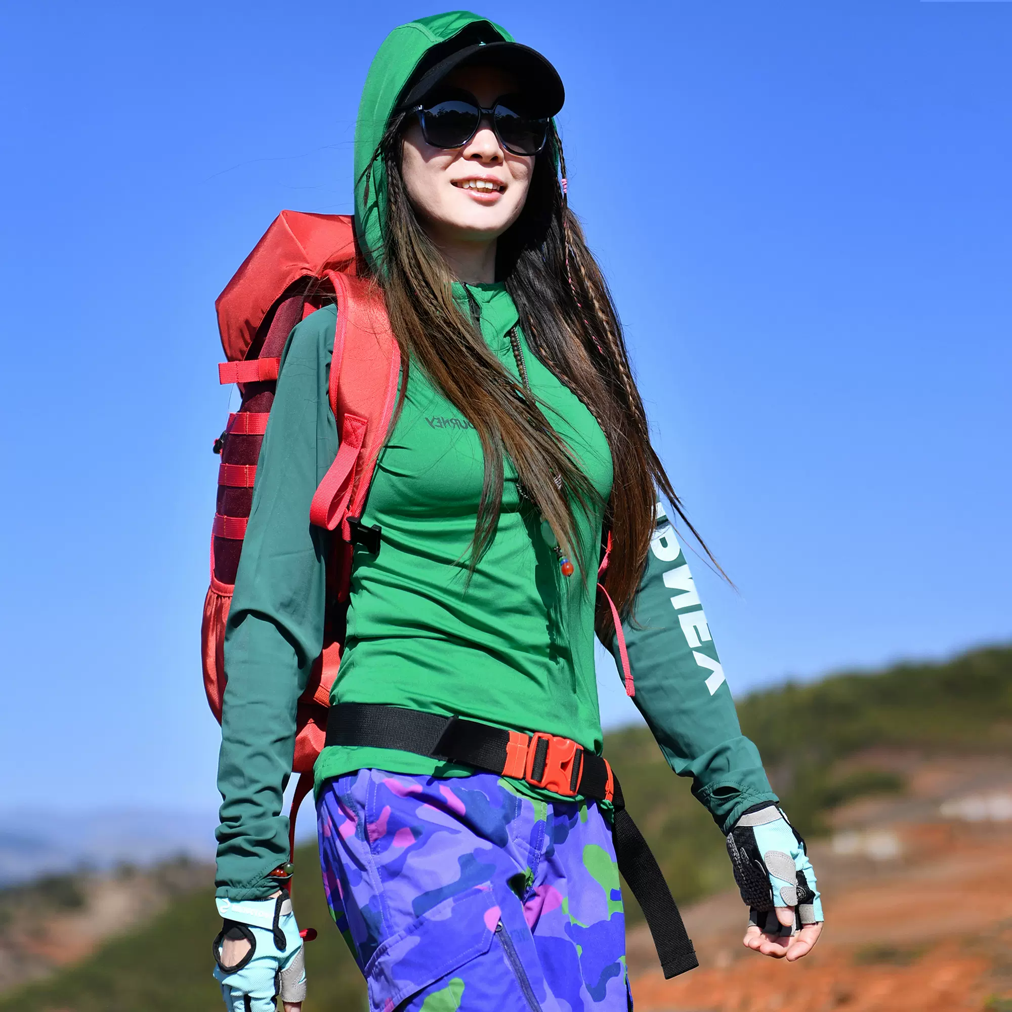 卓尼维斯户外2025春夏新品休闲旅行拼色弹力透气长袖速干衣t恤女