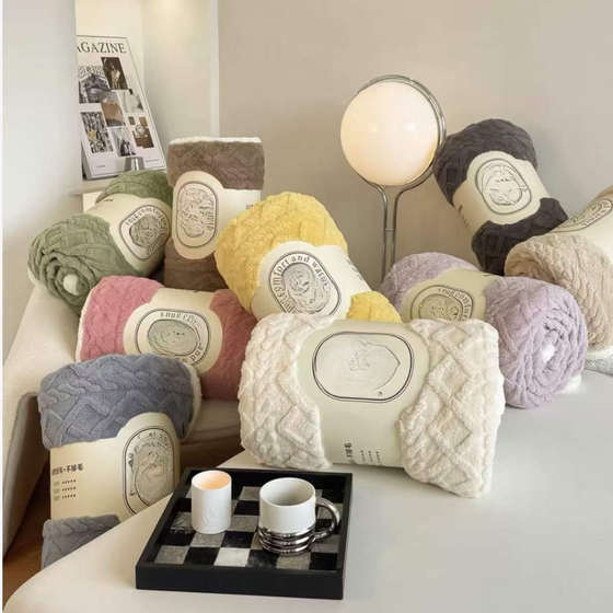 
1.5m*2m casual blanket double layer jacquard fleece blanket/random color