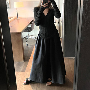 Large -size wide version design, niche black umbrella skirt, female fat sister high waist loose mm, thin loose waist mop long skirt