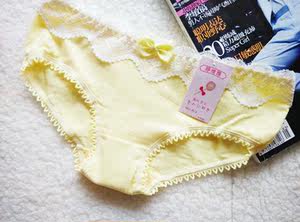 Cotton fabric low -waist Korean foreign trade solid color sweet and cute bow, pure cotton lace edge triangular panties youth
