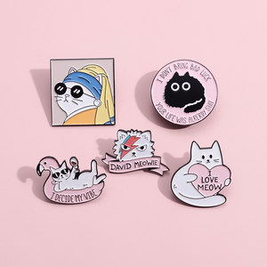 
Cat animal brooch cute Japanese cartoon metal badge men and women clothes bag pin accessories decoration medal