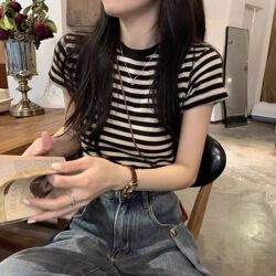 Designed Black Striped Regular Shoulder Short-Sleeve T-Shirt, Summer 2026 New Style, Slim Fit, Age-Reducing, Slimming ins Top