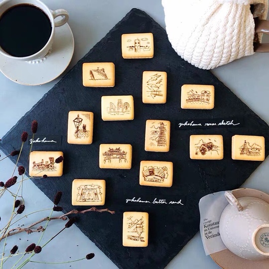 Takara Yokohama Romantic Vanilla Sandwich Cookies - 129g