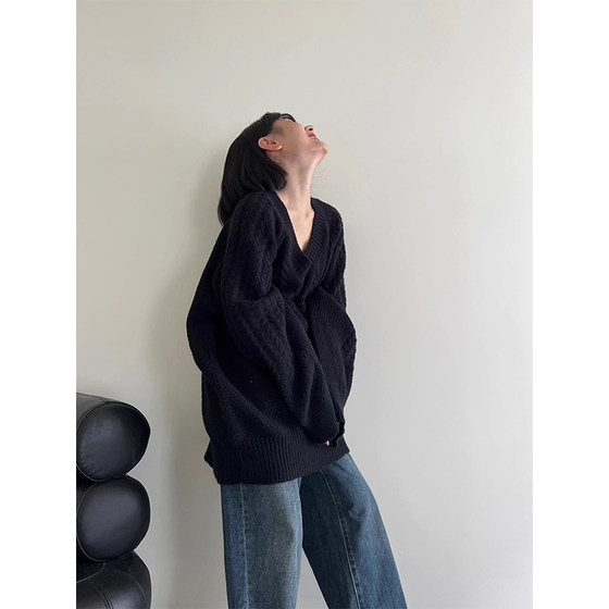 
Korean retro black v-neck twist pullover sweater for women autumn and winter high-end lazy loose sweater top thick