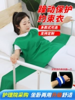 Ограничения защитной сдержанности старика с помощью фиксированной полосы сдержанности сдерживания инвалидных колясок.