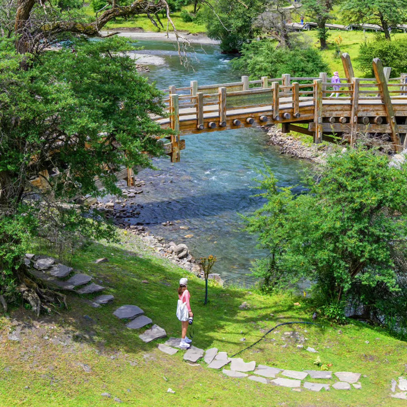 成都出发四姑娘山双桥沟+毕棚沟旅游2天1晚8人小团跟团游