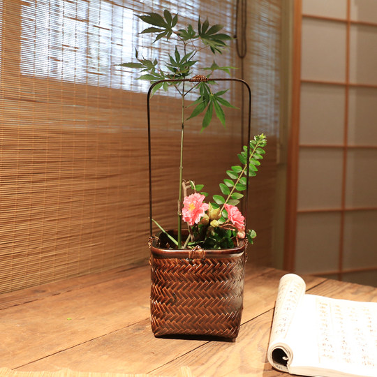 Hand-woven bamboo baskets, flower arrangements, Japanese flower baskets sale