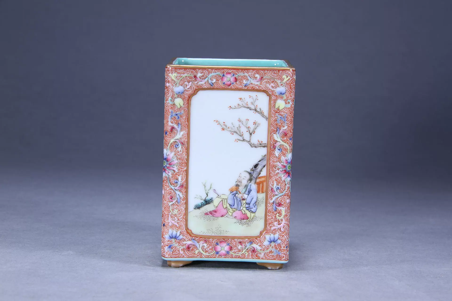 旧藏锦地开窗粉彩花卉人物四方笔筒古玩古董明清瓷器文房瓷器