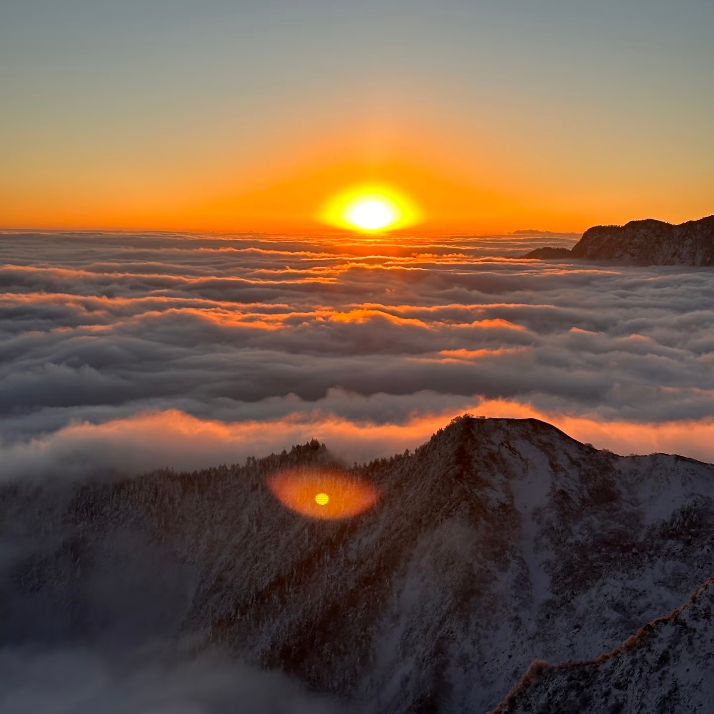 川西旅游成都周边2日游华尖山日出云海日落星空日照金山2日游