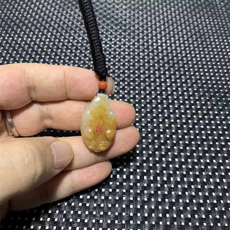 和田玉俄籽叶青手工雕刻黄沁玉种独籽龙龟