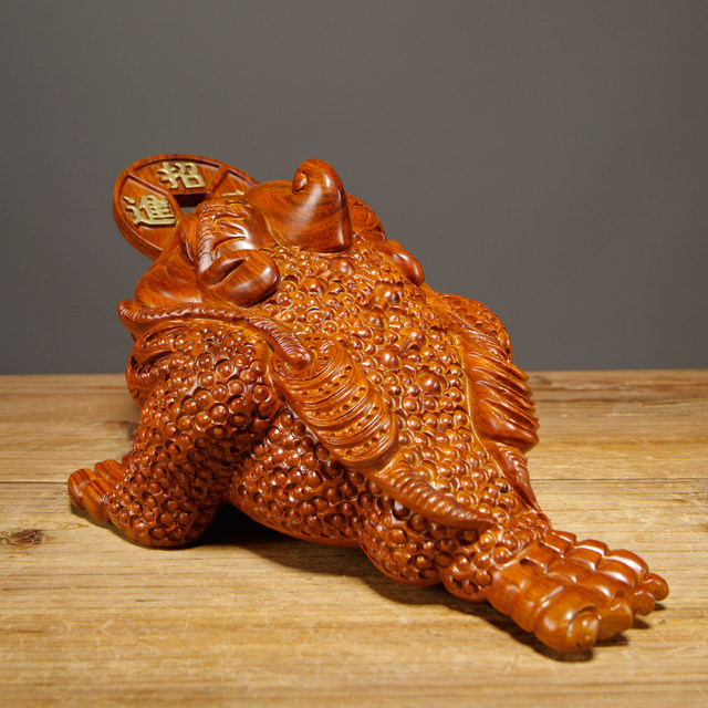rosewood-carved-three-legged-golden-toad-ornaments-for-home-living-room