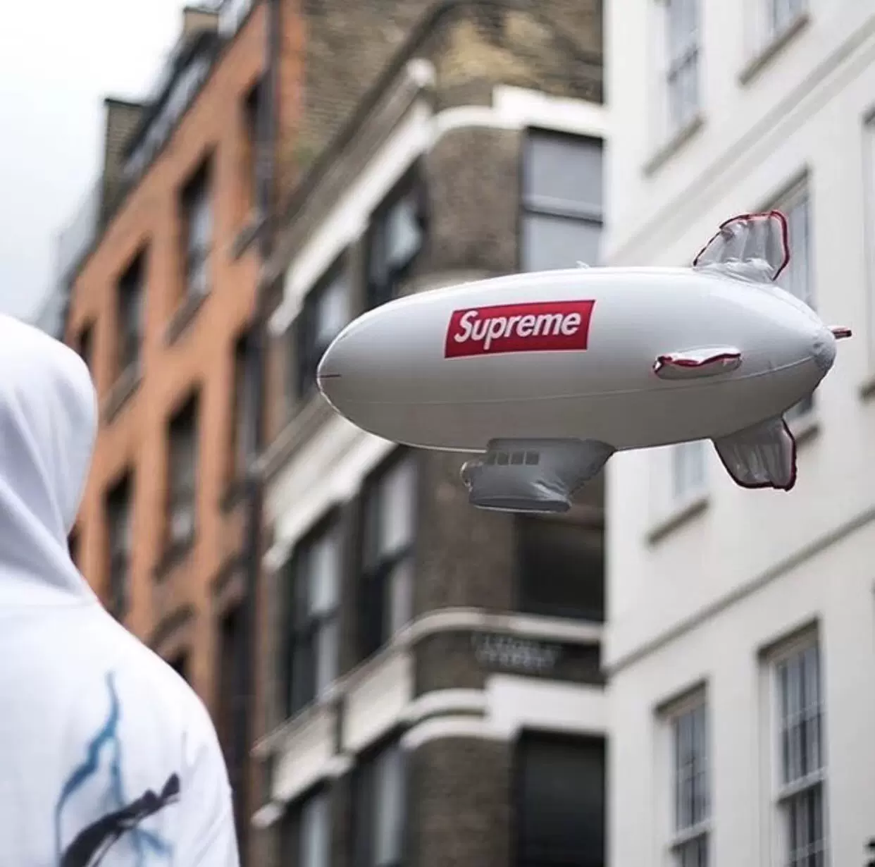 Supreme Inflatable Blimp  バルーン　気球　飛行船