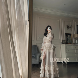
LUOLUOZ [light and smart] French gentle style waist shirt + slit skirt two-piece set
