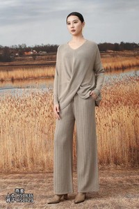 
2025 new autumn fashion suit women's V-neck long-sleeved sweater + high-waist slimming wide-leg pants two-piece set