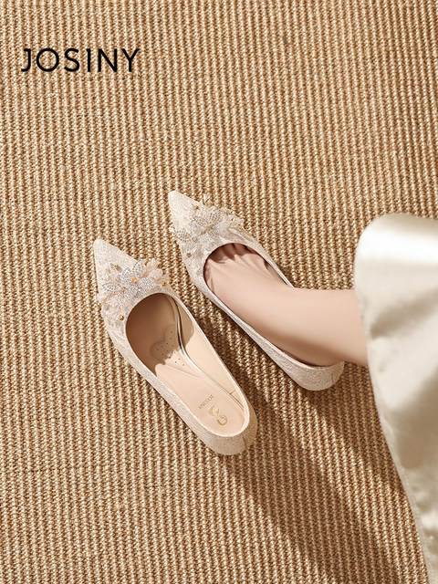 Zhuo Shini's shallow mouth single shoes 2025 spring new pointed high heels bride wedding shoes Hexiu wedding dress two wear

